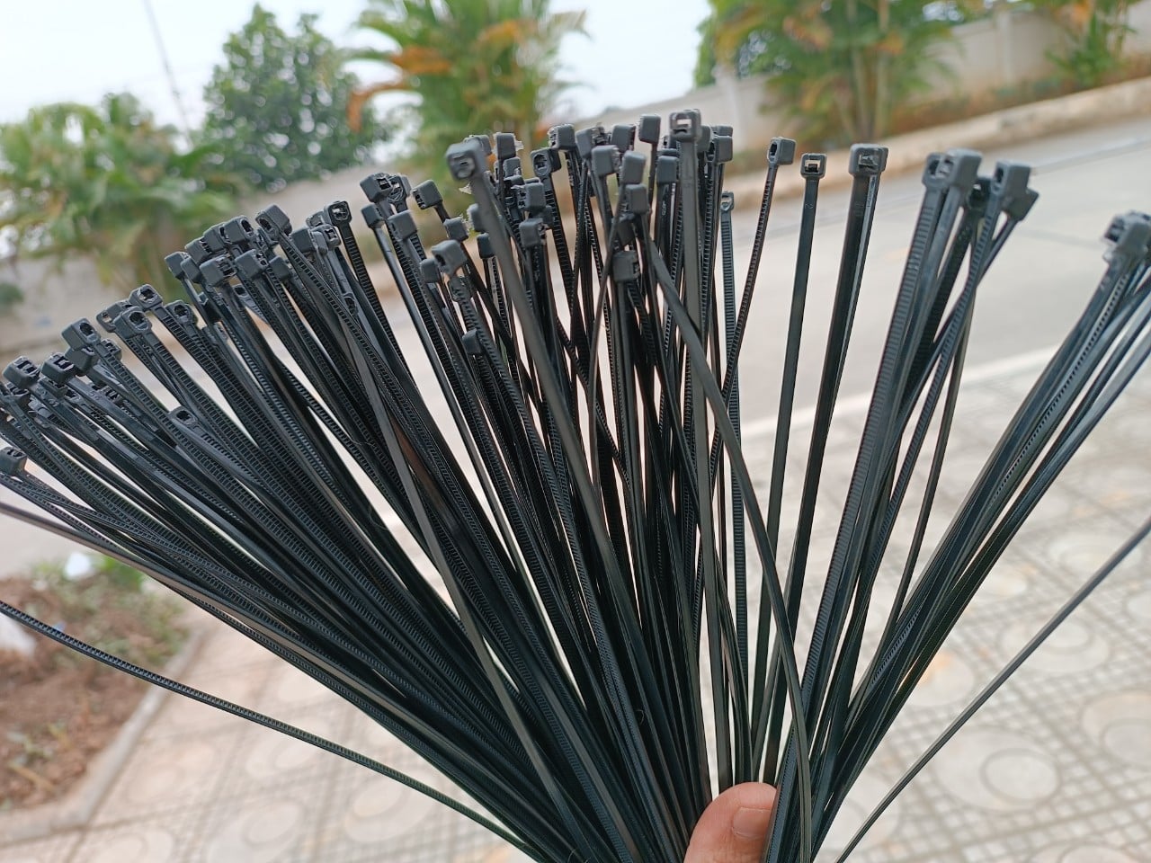 Sản xuất và phân phối Dây rút nhựa 300mm*4mm, Dây rút nhựa 300mm*5mm ...